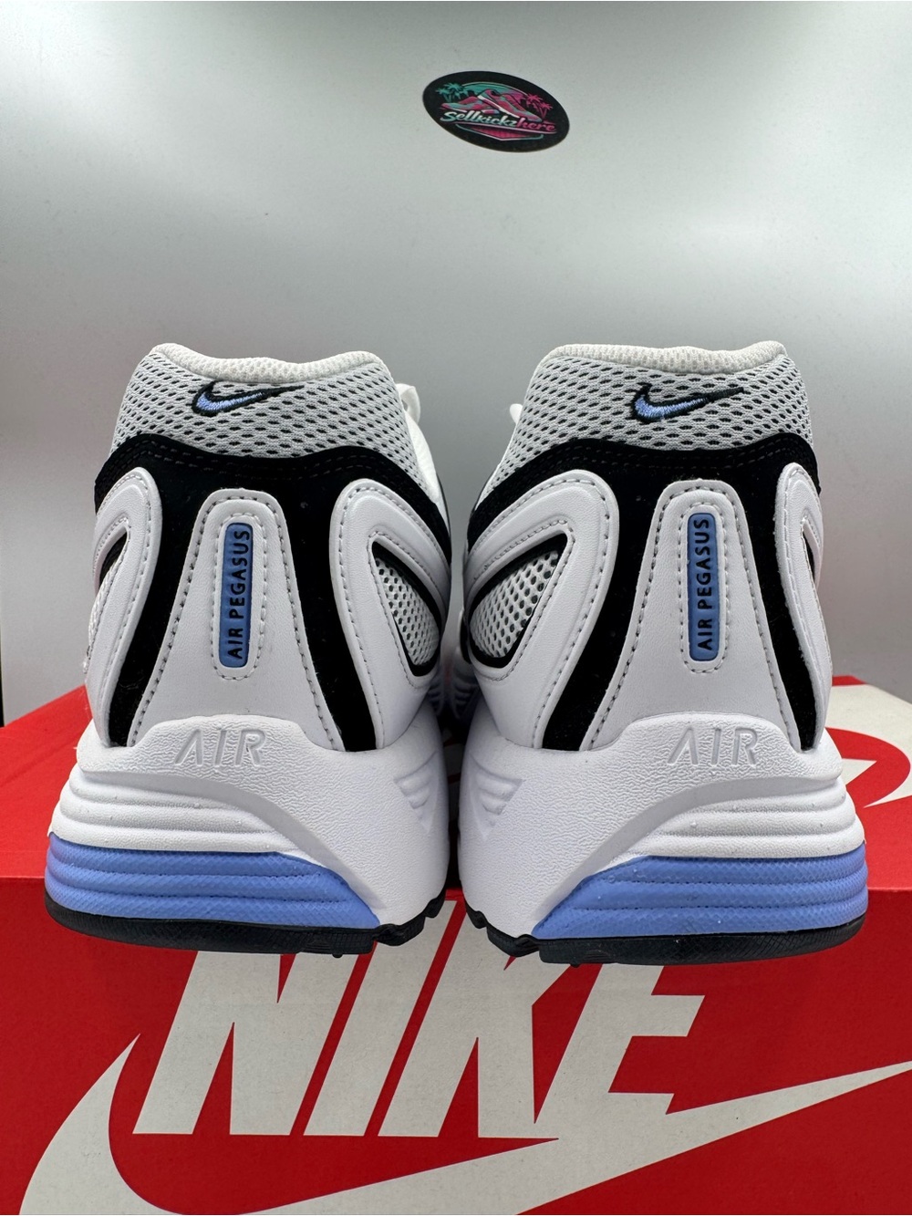Nike Air Pegasus 2005 White Black Royal Pulse BRAND NEW Size 13 - Picture 4 of 8